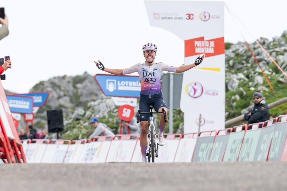 Paula Blasi, a su llegada a la meta del Angliru.