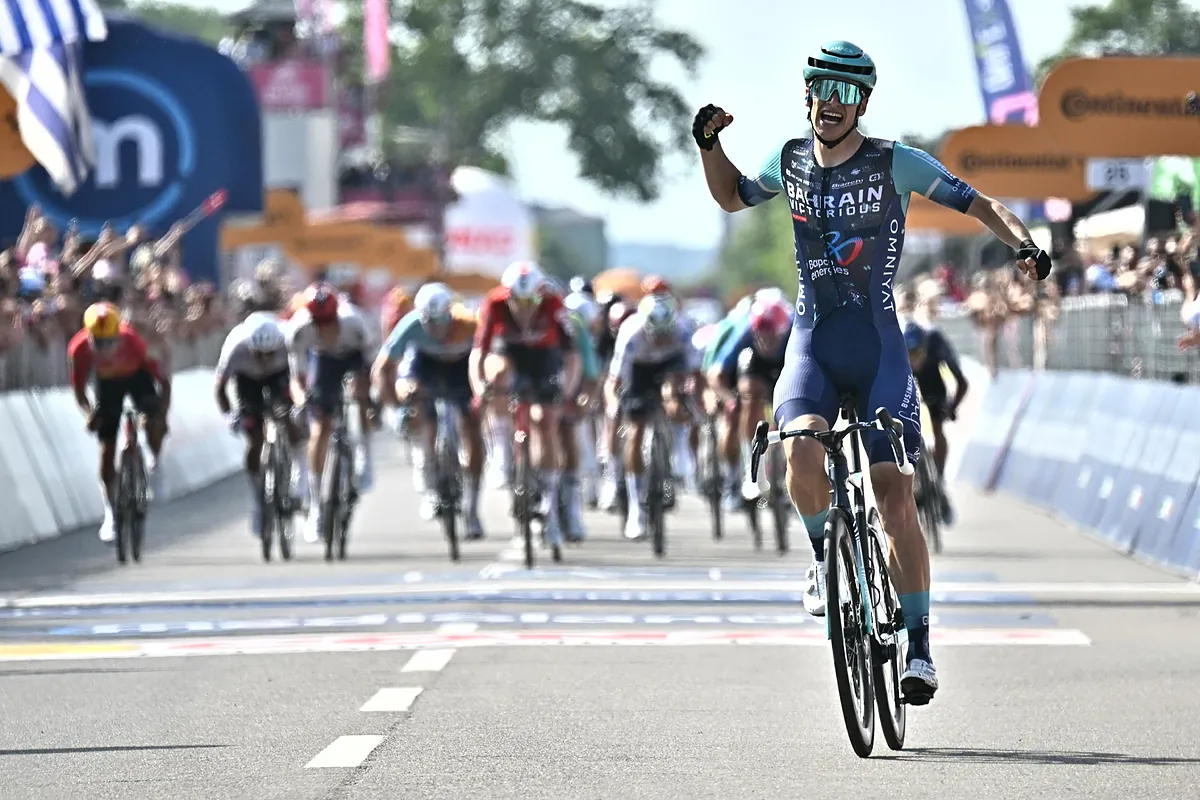 Segaert roba la etapa de Novi Ligure en el Giro