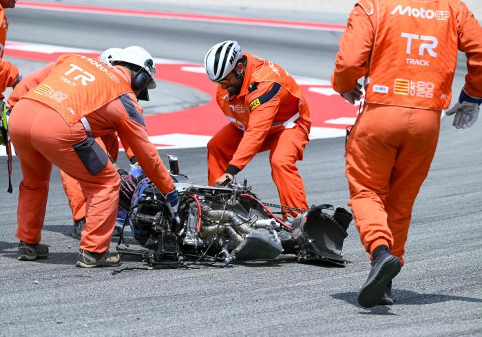 Un grave accidente de Álex Márquez en el Gran Premio de Cataluña de MotoGP obliga a interrumpir la carrera