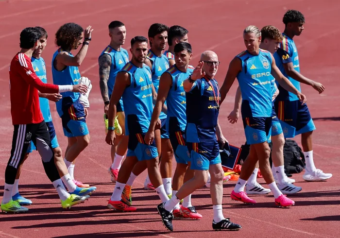 Un viaje largo, los lesionados y la obsesión de De la Fuente: España se pone en marcha hacia el Mundial