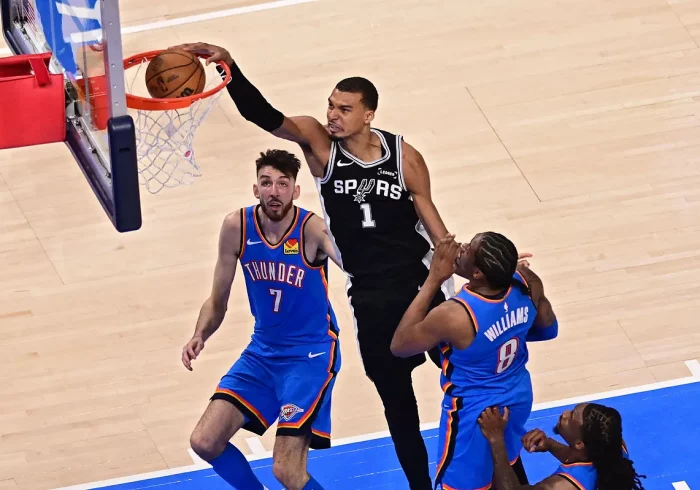 Un Wembanyama de otro planeta doblega con 41 puntos y 24 rebotes a los Thunder en el primer duelo de la final del Oeste de la NBA