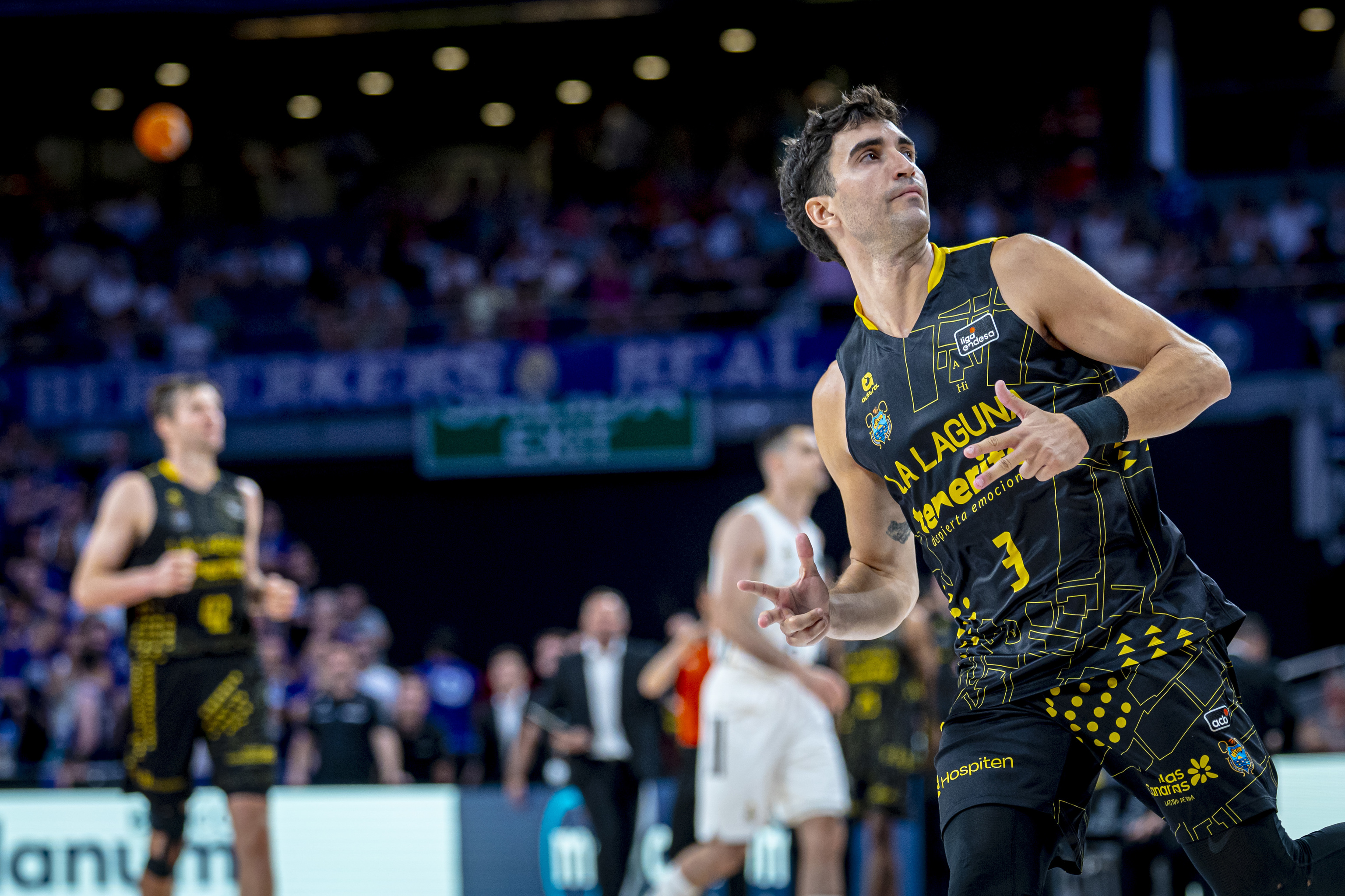 Jaime Fernández celebra el triple de la victoria.