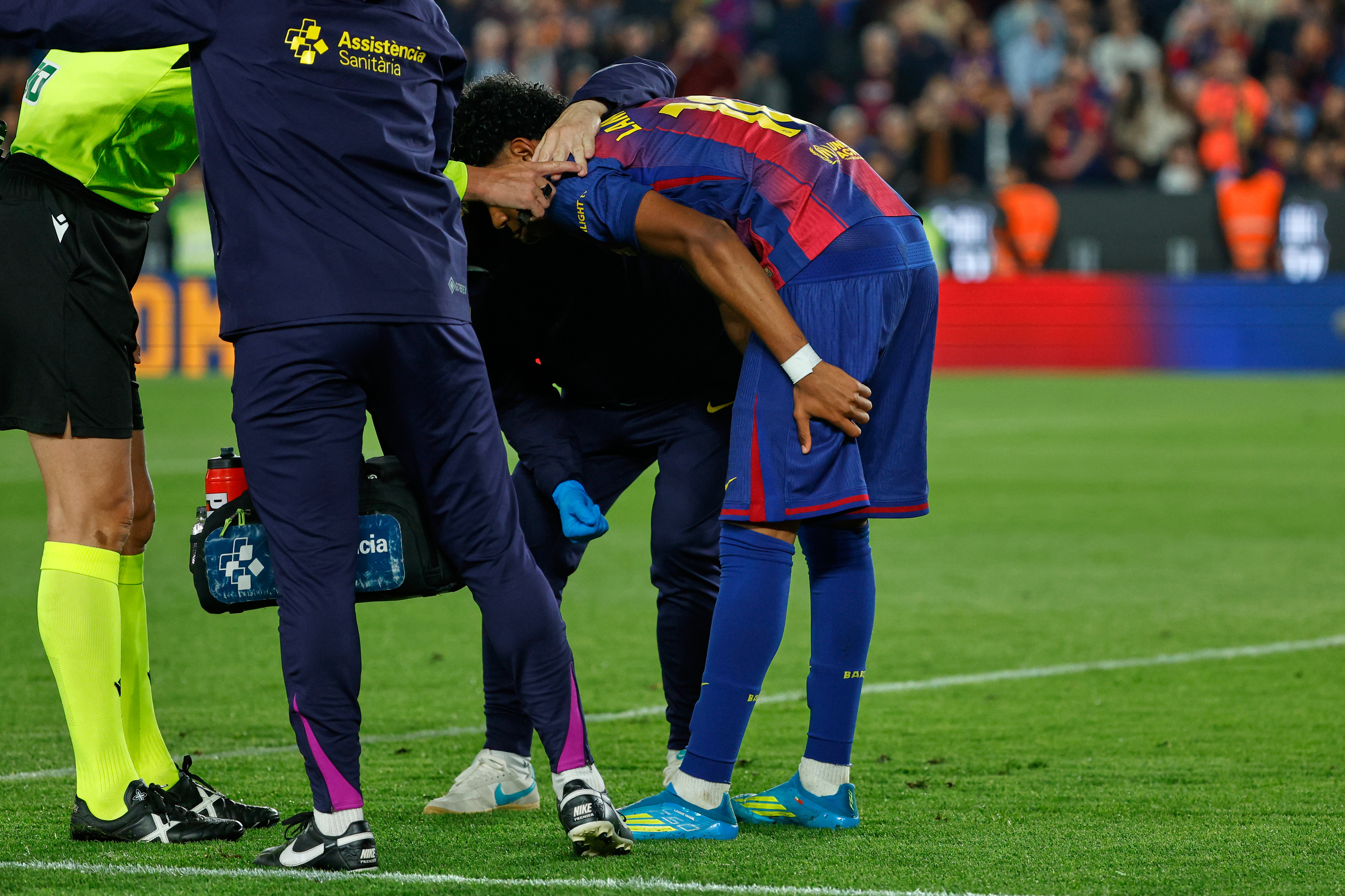 Lamine, instantes después de lesionarse el pasado miércoles.