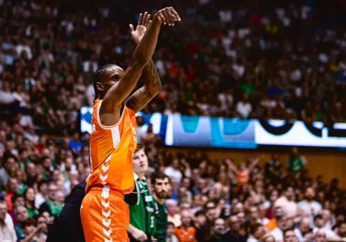 El Valencia Basket decide en Badalona su pase a la final gracias a un excelso Jean Montero