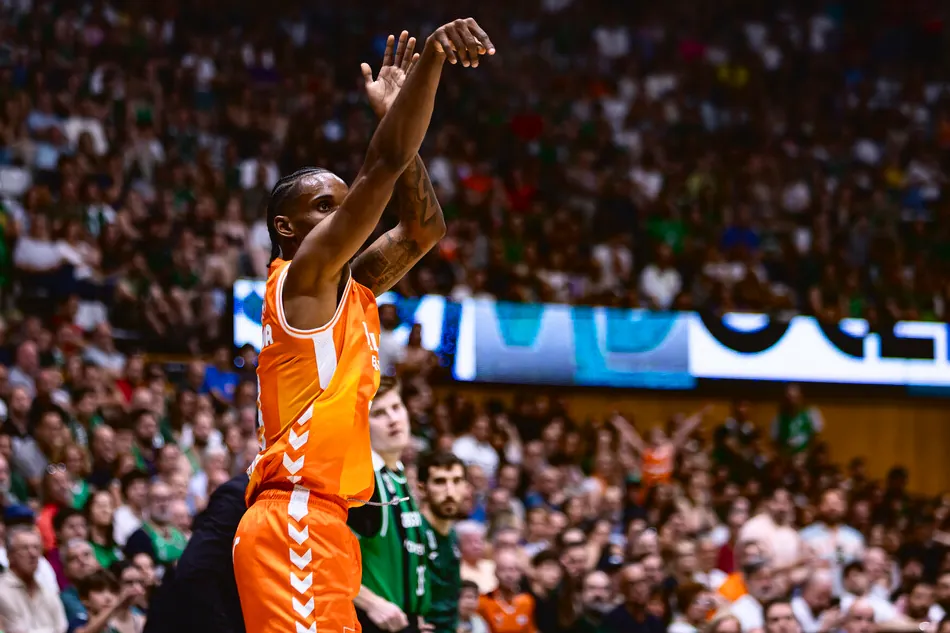 El Valencia Basket decide en Badalona su pase a la final gracias a un excelso Jean Montero