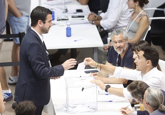 Florentino Pérez y Enrique Riquelme votan en las primeras elecciones en el Madrid en 20 años: "No son unas elecciones, es un referéndum"