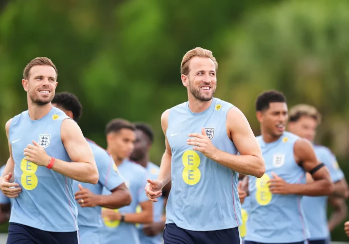 Inglaterra recupera las botas y los balones que le robaron la noche del viernes en Kansas City