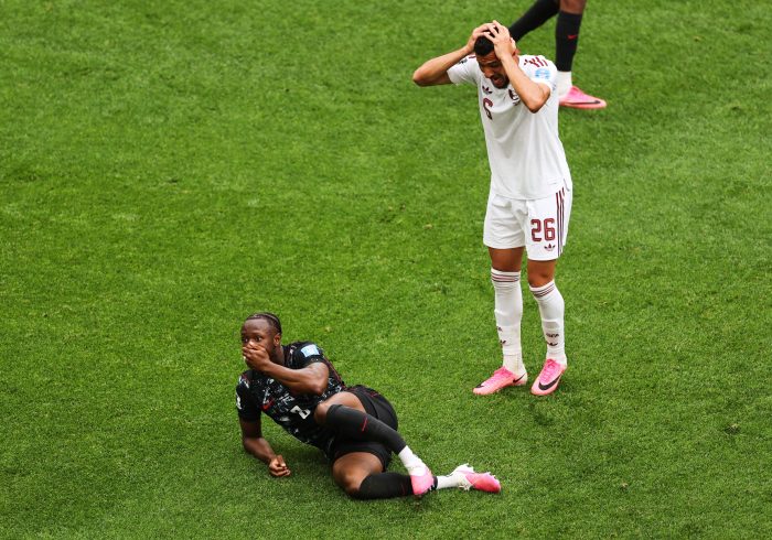La escalofriante lesión de Koné empaña la goleada de Canadá a Qatar