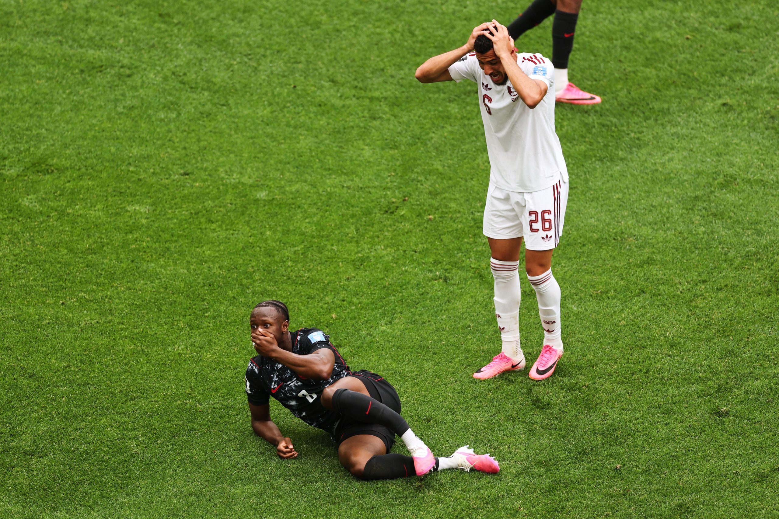 La escalofriante lesión de Koné empaña la goleada de Canadá a Qatar