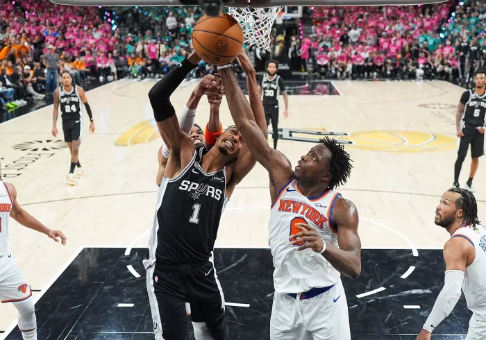 Los Knicks asestan el primer golpe en casa de San Antonio y se adelantan en la final de la NBA
