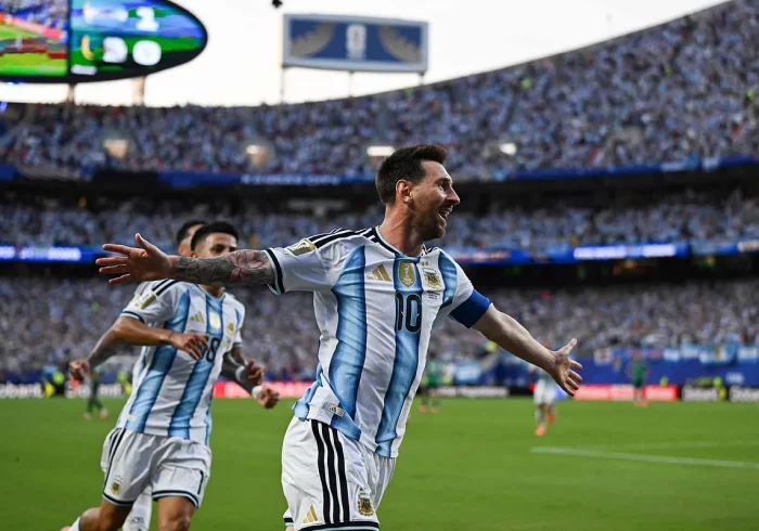 Messi se da un festín que le convierte en eterno