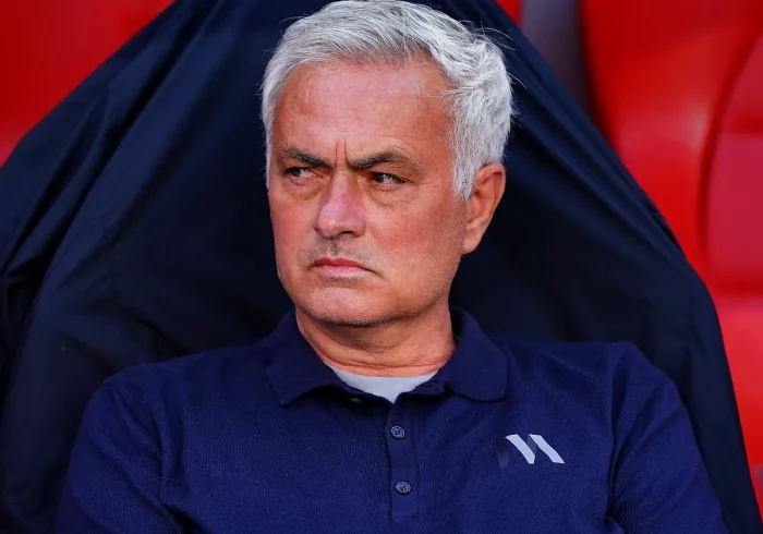 Mourinho ya está en Madrid: comunicados, reuniones e incertidumbre en el vestuario por el mercado