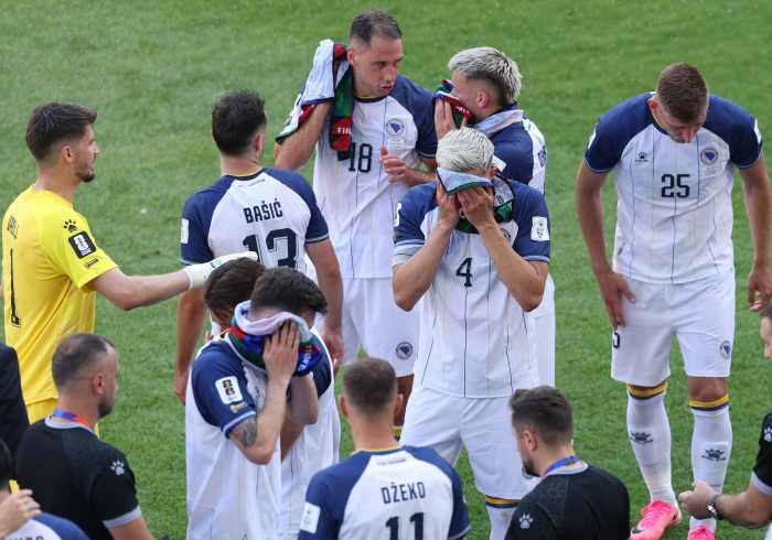 Pausas publicitarias de hidratación, cuatro cuartos y espectáculos musicales: la 'americanización' total del fútbol