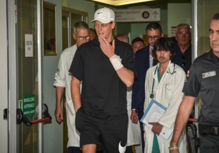 Sinner, en el hospital tras sufrir una fuerte indisposición en Roland Garros: ¿Qué le pasa y qué pruebas se está haciendo?