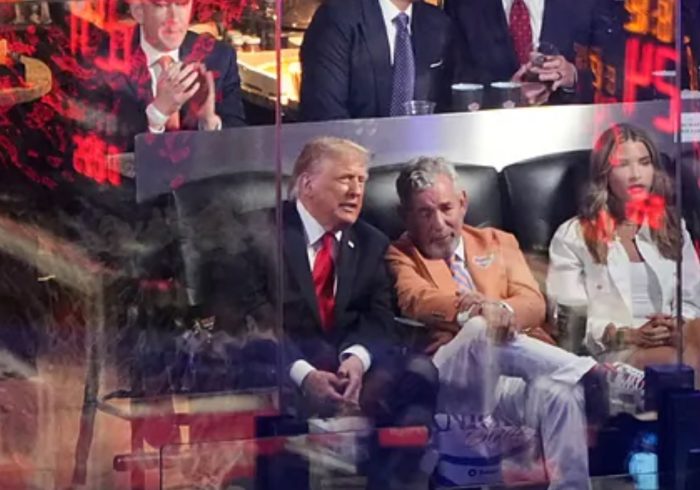 Trump se convierte en el primer presidente de EEUU que asiste a una final de la NBA: abucheado durante el himno y siestita en el tercer cuarto