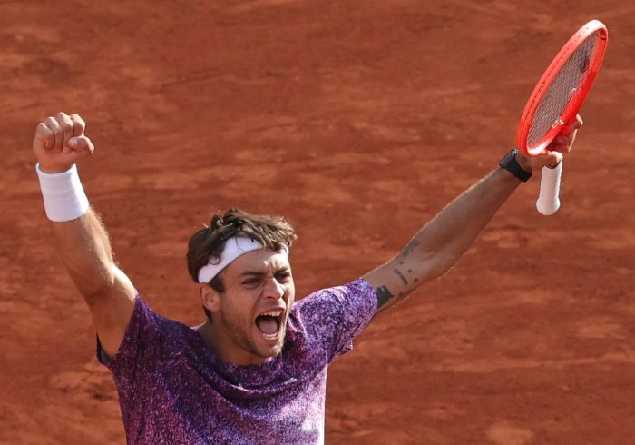 Zverev rompe su maldición ante Cobolli y celebra por fin en Roland Garros su primer Grand Slam